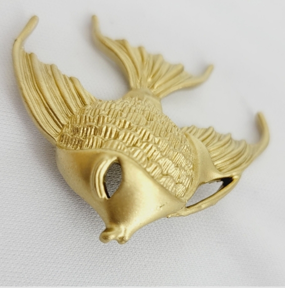 Vintage Gold Angelfish Brooch - Picture 2 of 5